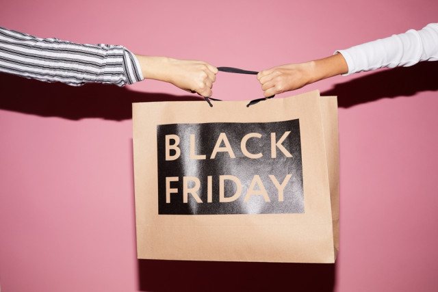 Τι να αγοράσεις στη Black Friday με βάση το ζώδιό σου.