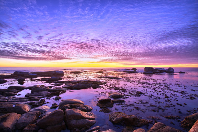 Άστρα την Δευτέρα, με Ερμή εξάγωνο Ουρανό κι Αφροδίτη τρίγωνο Ποσειδώνα.