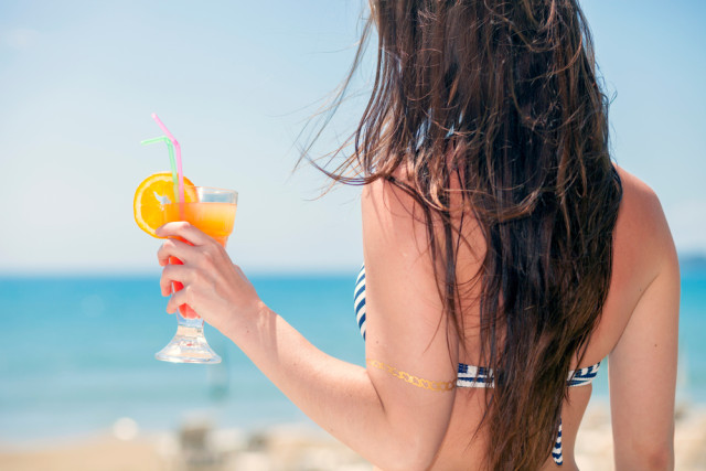 Άστρα την Δευτέρα, με τα τρίγωνα Ήλιου-Κρόνου και Αφροδίτης-Ουρανού.